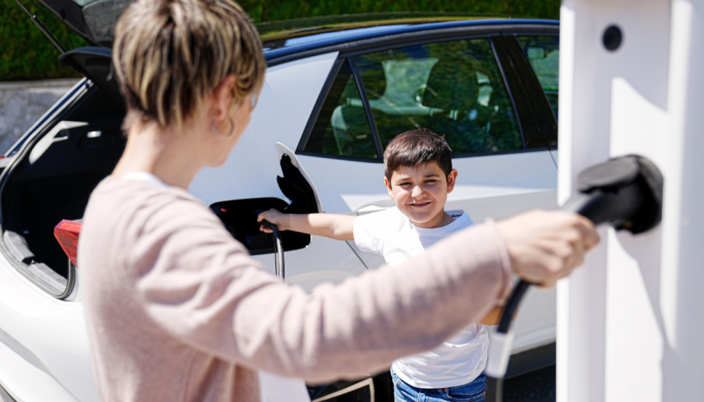 Flambée des carburants : à Montpellier, les particuliers misent sur cet installateur de bornes de recharge local